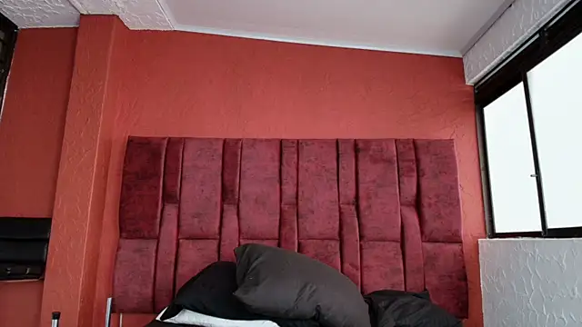 Snapshot of LilithVibe_ chatting on December 15, 2025, 1:50 pm LilithVibe online show from December 15, 2025, 1:50 pm