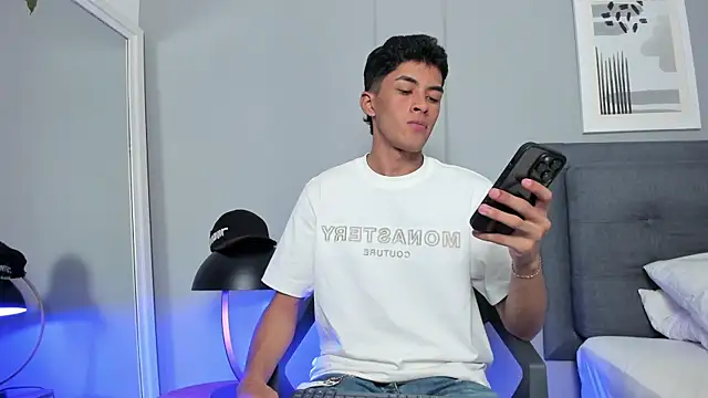 Tylerffoxx online show from November 21, 2025, 9:03 pm