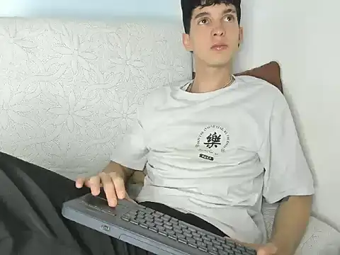 Snapshot of Jheampiiero chatting on February 23, 2026, 9:04 pm Jheampiiero online show from February 23, 2026, 9:04 pm