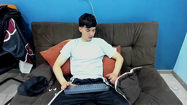 Snapshot of Jheampiiero chatting on December 22, 2025, 1:44 pm Jheampiiero online show from December 22, 2025, 1:44 pm