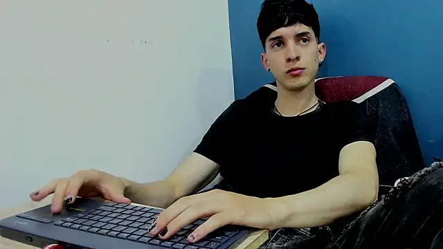 Snapshot of Jheampiiero chatting on December 16, 2025, 2:10 pm Jheampiiero online show from December 16, 2025, 2:10 pm