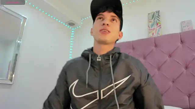 Snapshot of Jheampiiero chatting on February 28, 2026, 9:03 pm Jheampiiero online show from February 28, 2026, 9:03 pm