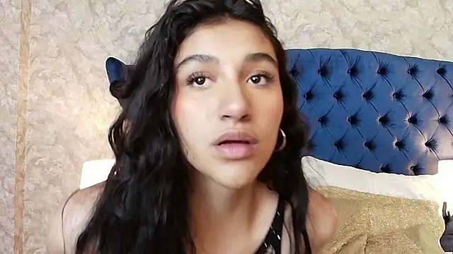 ValentiinaCruz online show from November 17, 2025, 11:42 pm