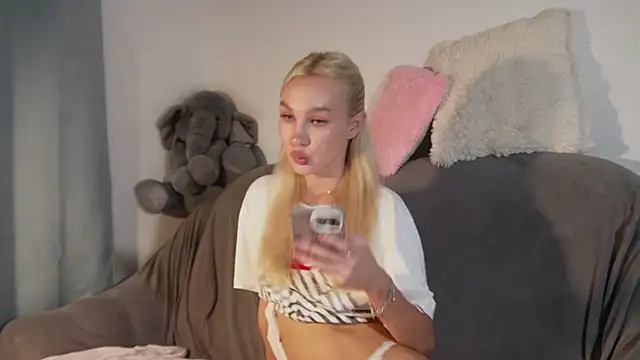 Snapshot of cuteleraay chatting on July 31, 2026, 8:17 pm cuteleraay online show from July 31, 2026, 8:17 pm