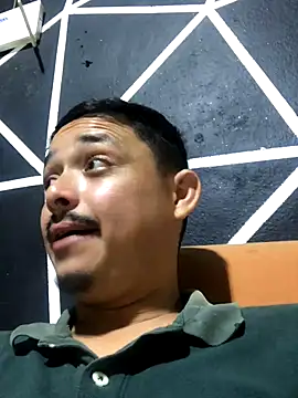 Snapshot of veronica_and_bryan chatting on November 2, 2025, 12:48 am veronica and bryan online show from November 2, 2025, 12:48 am