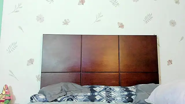 marie pourtoii online show from September 25, 2025, 12:27 am