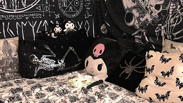 Paige Turner online show from April 15, 2026, 4:07 am