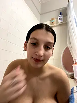 Snapshot of madsdeluxe chatting on November 12, 2025, 5:44 am madsdeluxe online show from November 12, 2025, 5:44 am