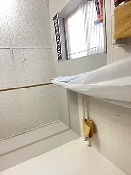 Snapshot of madsdeluxe chatting on October 1, 2025, 8:02 pm madsdeluxe online show from October 1, 2025, 8:02 pm