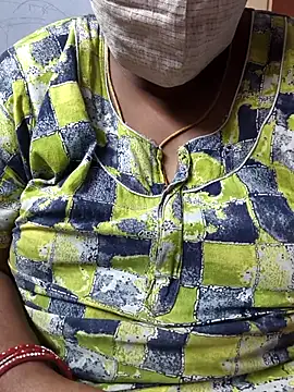 Snapshot of TAMIL_ELAKKIYA chatting on November 21, 2025, 8:13 am TAMIL ELAKKIYA online show from November 21, 2025, 8:13 am