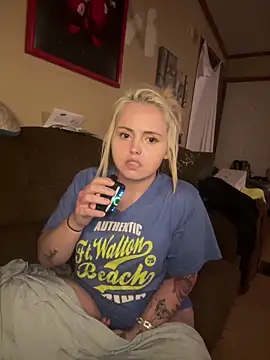 JuicyExxxperience online show from March 28, 2026, 10:05 am