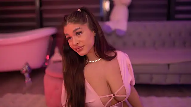 Snapshot of BellaNoirre chatting on October 31, 2025, 6:48 pm BellaNoirre online show from October 31, 2025, 6:48 pm