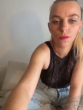 Snapshot of BrumeLove chatting on February 6, 2026, 12:45 pm BrumeLove online show from February 6, 2026, 12:45 pm