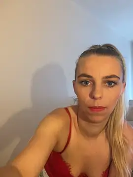 Snapshot of BrumeLove chatting on February 8, 2026, 11:08 am BrumeLove online show from February 8, 2026, 11:08 am