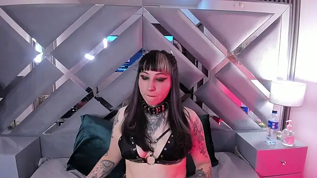 Ravenna666  online show from January 11, 2026, 7:10 pm