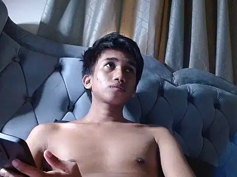 Snapshot of charlie0728 chatting on December 4, 2025, 1:21 pm charlie0728 online show from December 4, 2025, 1:21 pm