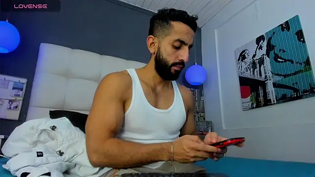 Yiyo10  online show from February 12, 2026, 4:23 am