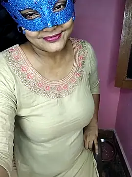 Snapshot of MEERAcle chatting on September 27, 2025, 10:05 pm MEERAcle online show from September 27, 2025, 10:05 pm