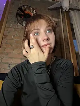 Snapshot of Only_April chatting on December 1, 2025, 6:03 am Only April online show from December 1, 2025, 6:03 am