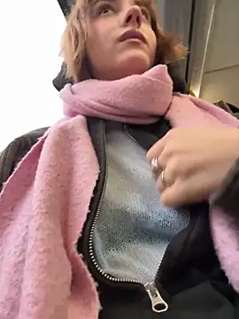 Snapshot of Only_April chatting on October 22, 2025, 5:40 am Only April online show from October 22, 2025, 5:40 am