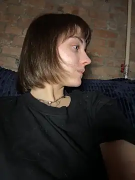 Snapshot of Only_April chatting on December 3, 2025, 8:52 pm Only April online show from December 3, 2025, 8:52 pm