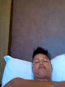 Snapshot of Duartte33 chatting on February 12, 2026, 5:45 pm Duartte33 online show from February 12, 2026, 5:45 pm