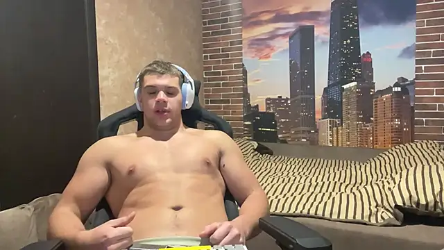 MusclePhantom online show from October 24, 2025, 8:41 pm