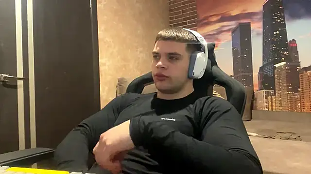 MusclePhantom online show from February 16, 2026, 9:02 pm