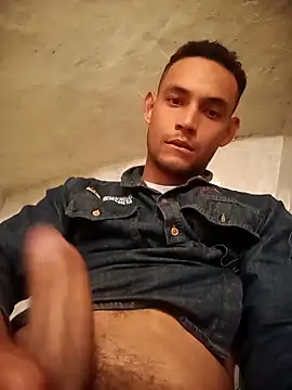 Snapshot of Jose9727 chatting on October 28, 2025, 6:07 pm Jose9727 online show from October 28, 2025, 6:07 pm