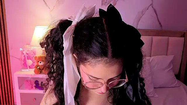 Snapshot of LunaRosse_ chatting on November 26, 2025, 11:32 am LunaRosse online show from November 26, 2025, 11:32 am