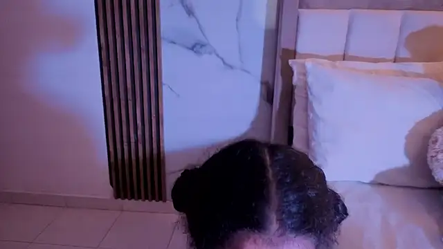 Snapshot of LunaRosse_ chatting on September 29, 2025, 12:00 pm LunaRosse online show from September 29, 2025, 12:00 pm