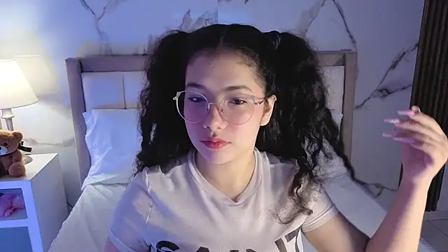 Snapshot of LunaRosse_ chatting on November 14, 2025, 11:58 am LunaRosse online show from November 14, 2025, 11:58 am