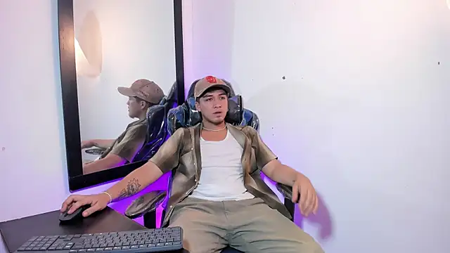 Snapshot of juanmechanic_ chatting on October 15, 2025, 5:17 am juanmechanic online show from October 15, 2025, 5:17 am