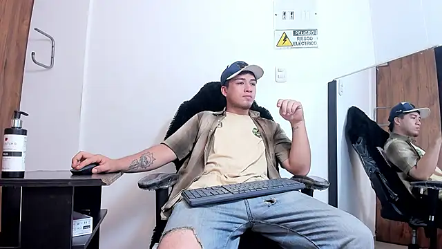 Snapshot of juanmechanic_ chatting on September 24, 2025, 7:31 pm juanmechanic online show from September 24, 2025, 7:31 pm