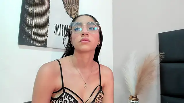 Snapshot of IvyJhons chatting on November 27, 2025, 11:43 am IvyJhons online show from November 27, 2025, 11:43 am