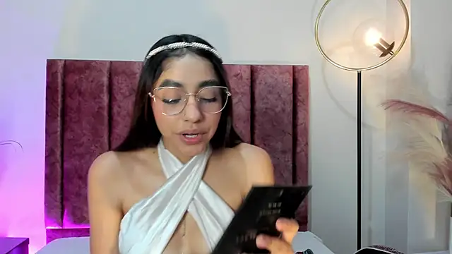 Snapshot of IvyJhons chatting on December 15, 2025, 12:00 pm IvyJhons online show from December 15, 2025, 12:00 pm