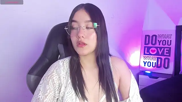 Snapshot of KimGarces chatting on September 14, 2025, 4:29 pm KimGarces online show from September 14, 2025, 4:29 pm