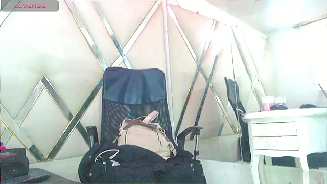 TifannyHott online show from February 18, 2026, 7:32 pm