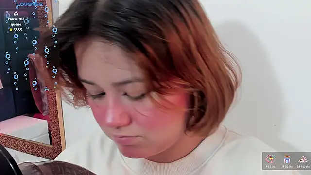 Snapshot of isa_grey_ chatting on November 16, 2025, 10:24 pm isa grey online show from November 16, 2025, 10:24 pm