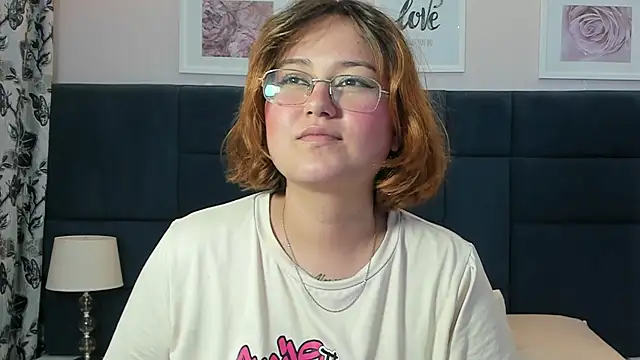 Snapshot of isa_grey_ chatting on December 5, 2025, 5:06 am isa grey online show from December 5, 2025, 5:06 am