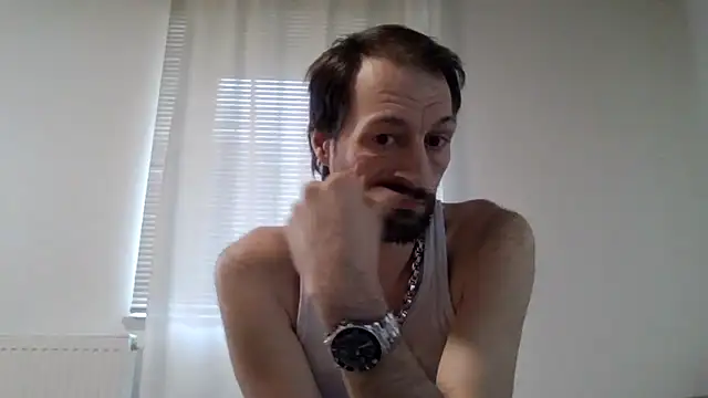 Snapshot of XLBarehengst chatting on October 4, 2025, 7:32 am XLBarehengst online show from October 4, 2025, 7:32 am