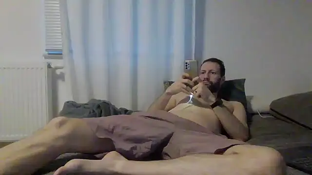 Snapshot of XLBarehengst chatting on December 4, 2025, 2:49 pm XLBarehengst online show from December 4, 2025, 2:49 pm