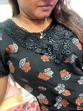 Snapshot of Naughty-Kamini chatting on October 29, 2025, 9:36 pm Naughty-Kamini online show from October 29, 2025, 9:36 pm