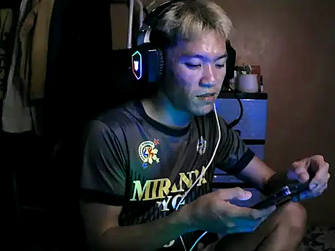 Snapshot of Riiichie_wilCumm chatting on November 17, 2025, 3:49 pm Riiichie wilCumm online show from November 17, 2025, 3:49 pm