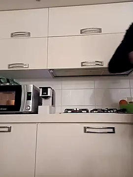 singolo discreto online show from February 10, 2026, 6:45 am