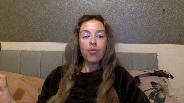 Snapshot of Bellababexox chatting on March 19, 2026, 12:32 am Bellababexox online show from March 19, 2026, 12:32 am