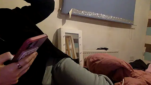 Snapshot of Bellababexox chatting on November 16, 2025, 7:18 pm Bellababexox online show from November 16, 2025, 7:18 pm