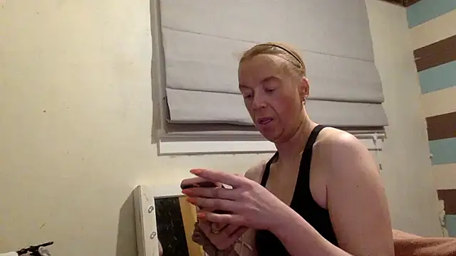 Snapshot of Bellababexox chatting on April 3, 2026, 6:20 am Bellababexox online show from April 3, 2026, 6:20 am