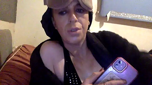 Snapshot of Bellababexox chatting on November 18, 2025, 6:00 pm Bellababexox online show from November 18, 2025, 6:00 pm