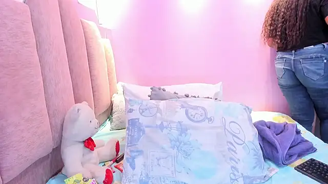 AndreaSweet2 online show from November 6, 2025, 8:02 pm